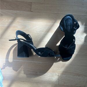 L'INTERVALLE Black Heels Elegant Design